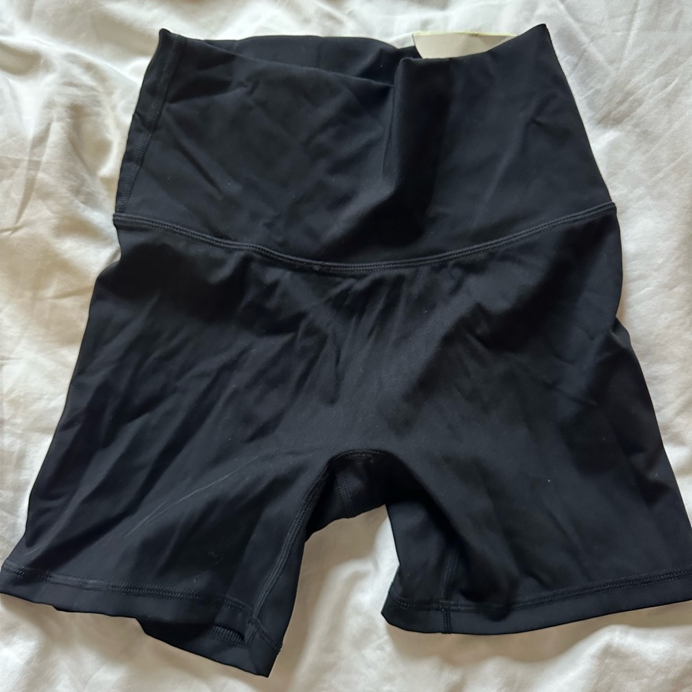 Aerie offline goals bike short 
5” inseam 
S